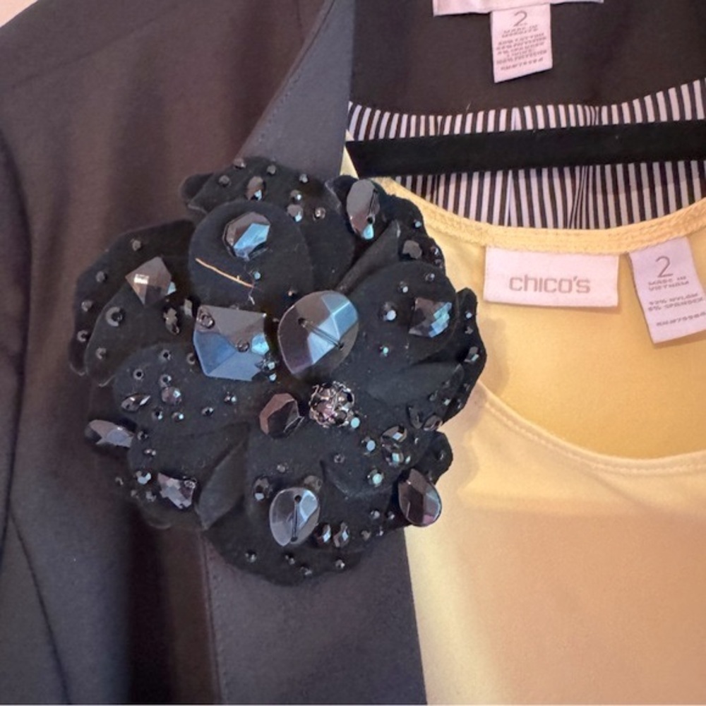 Only this Stunning Vintage Black CHICO’S MAGNETIC Brooch Pin Suede-like, BEADS